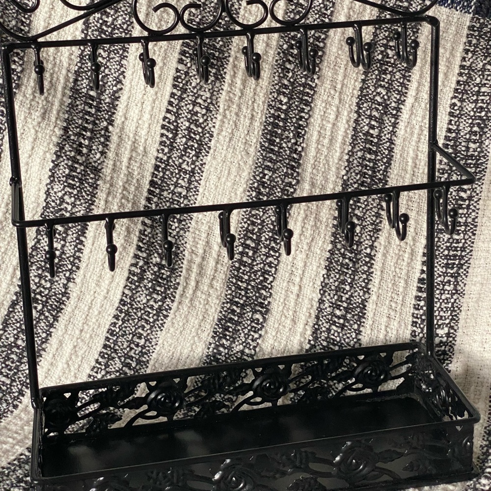 Black Metal Jewelry Stand